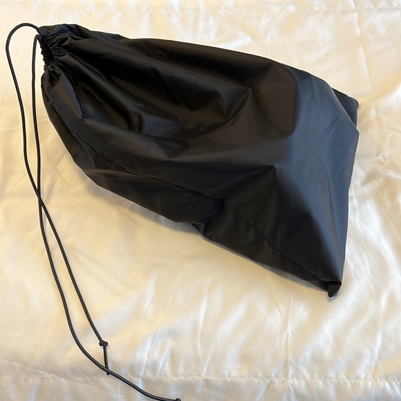 NWT YZY YEEZY PODS•BRAND NEW•NEVER WORN•SIZE 2 (MENS SIZE 8-11)•BLACK - Picture 4 of 5